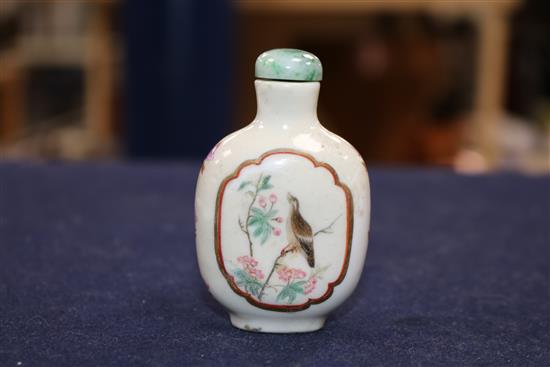 A Chinese porcelain scent bottle